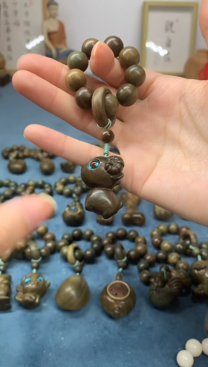 【闪购商品】维腊木（绿檀）把件喜气羊羊 盘玩件