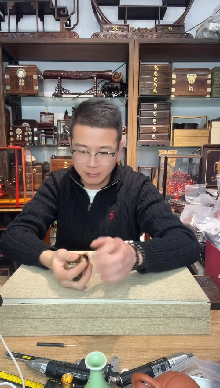 乌木类书架766小六手把件