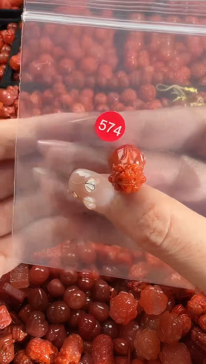 颈饰未镶嵌南红玛瑙1