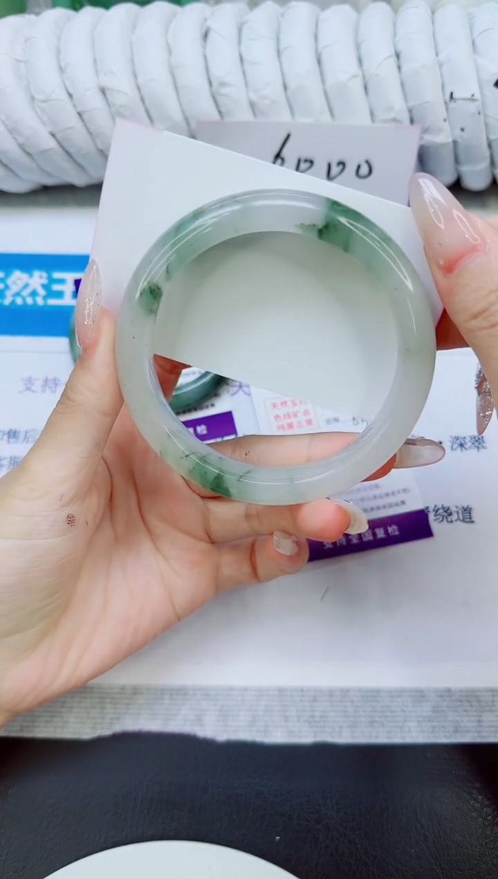 未镶嵌手镯石英质玉148/63