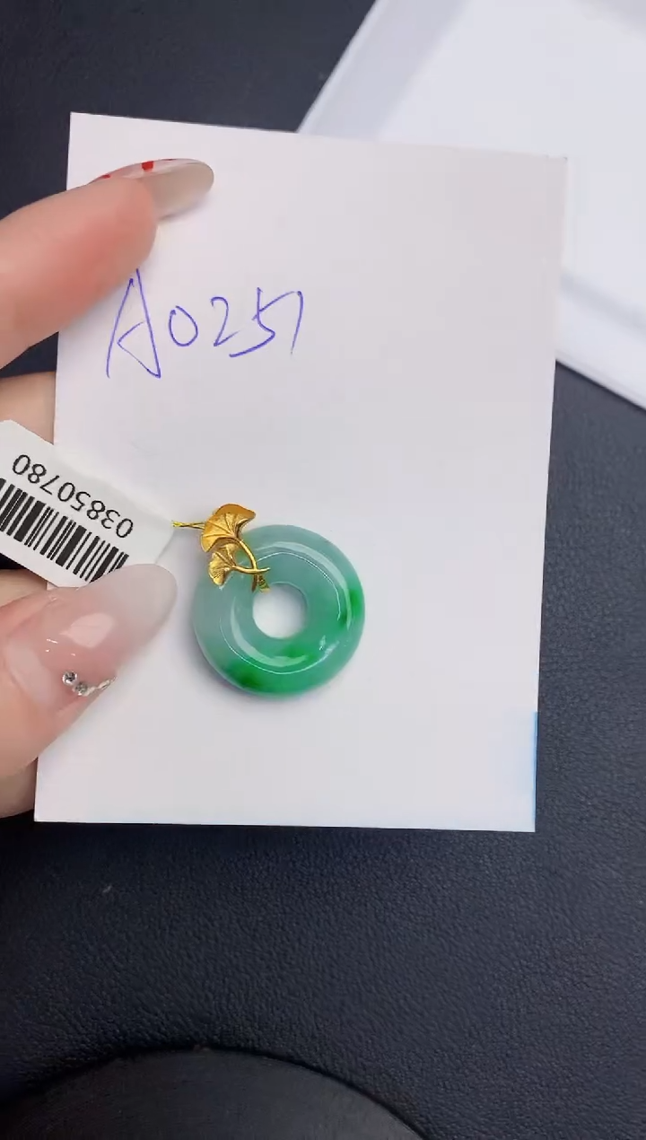 【闪购商品】翡翠颈饰18K金镶嵌00000000000