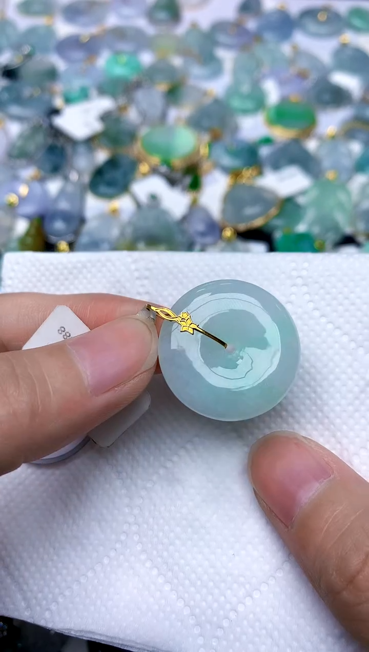 颈饰18K金镶嵌翡翠天然A货翡翠