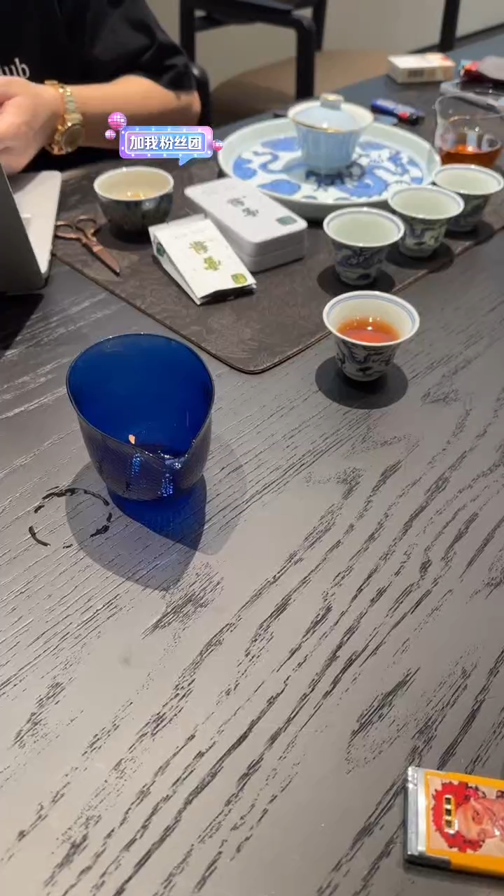 艾*.魏小玻蓝色切割玻璃公道杯