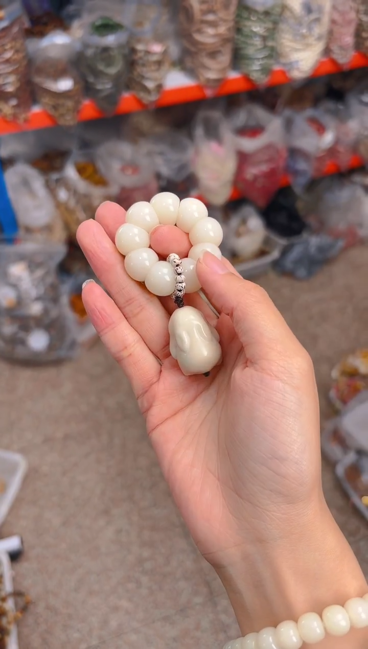 吊坠菩提根/象牙果荔枝栋手捻 白色兔