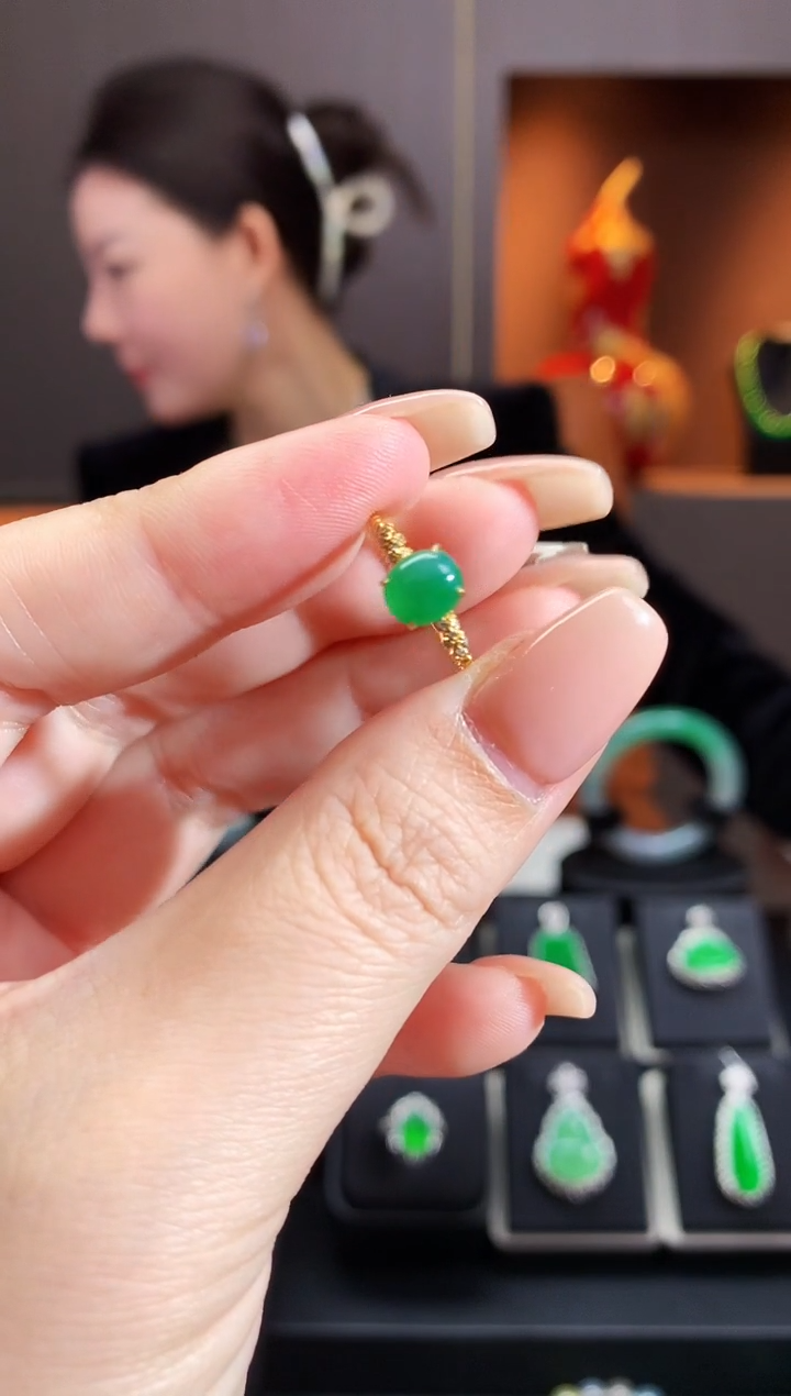 【闪购商品】翡翠吊坠(不含链)18K金镶嵌蛋面戒指