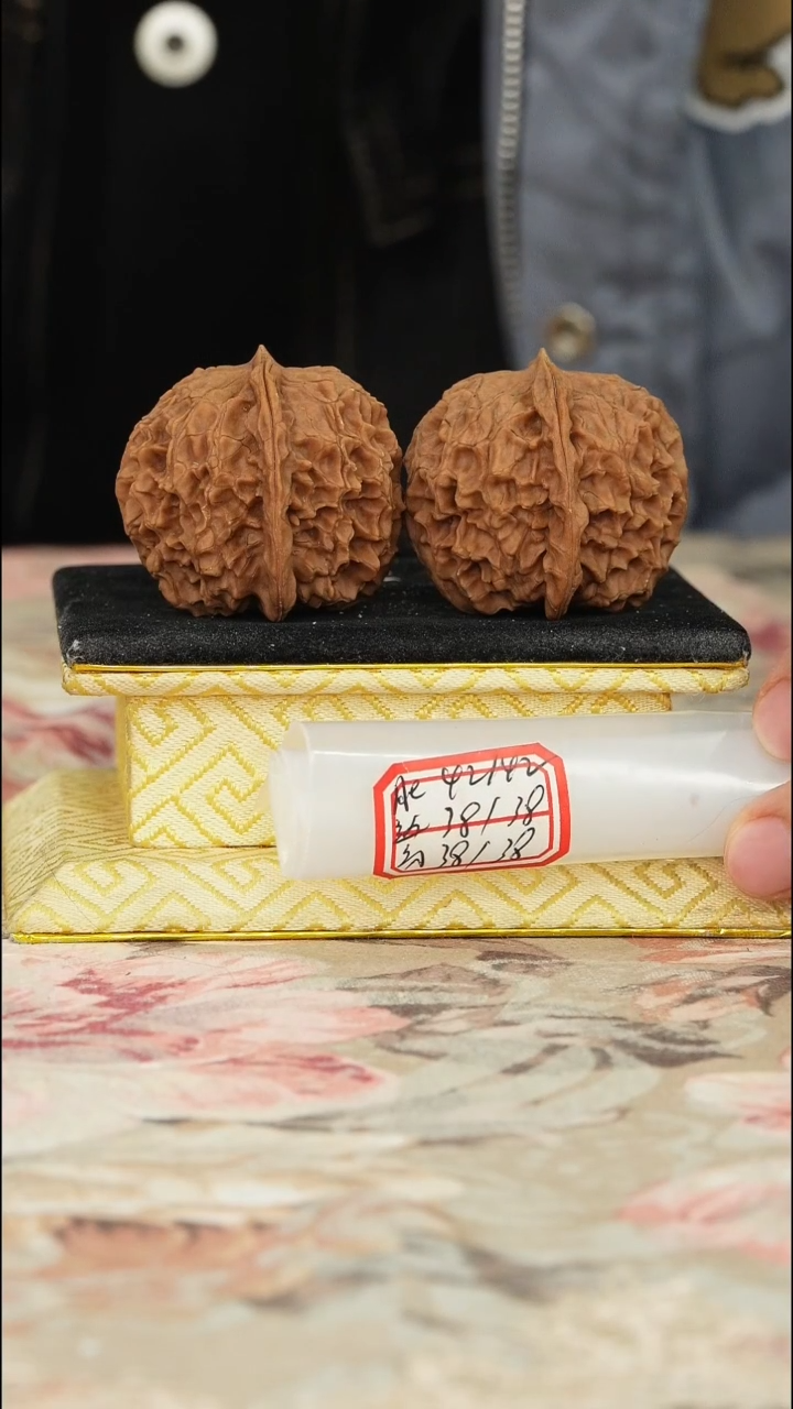 【闪购商品】文玩核桃把件非嫁接元宝