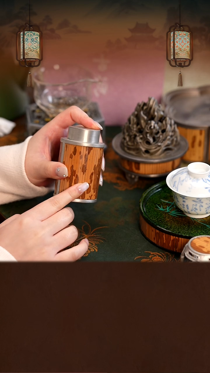 古篱茶叶罐      