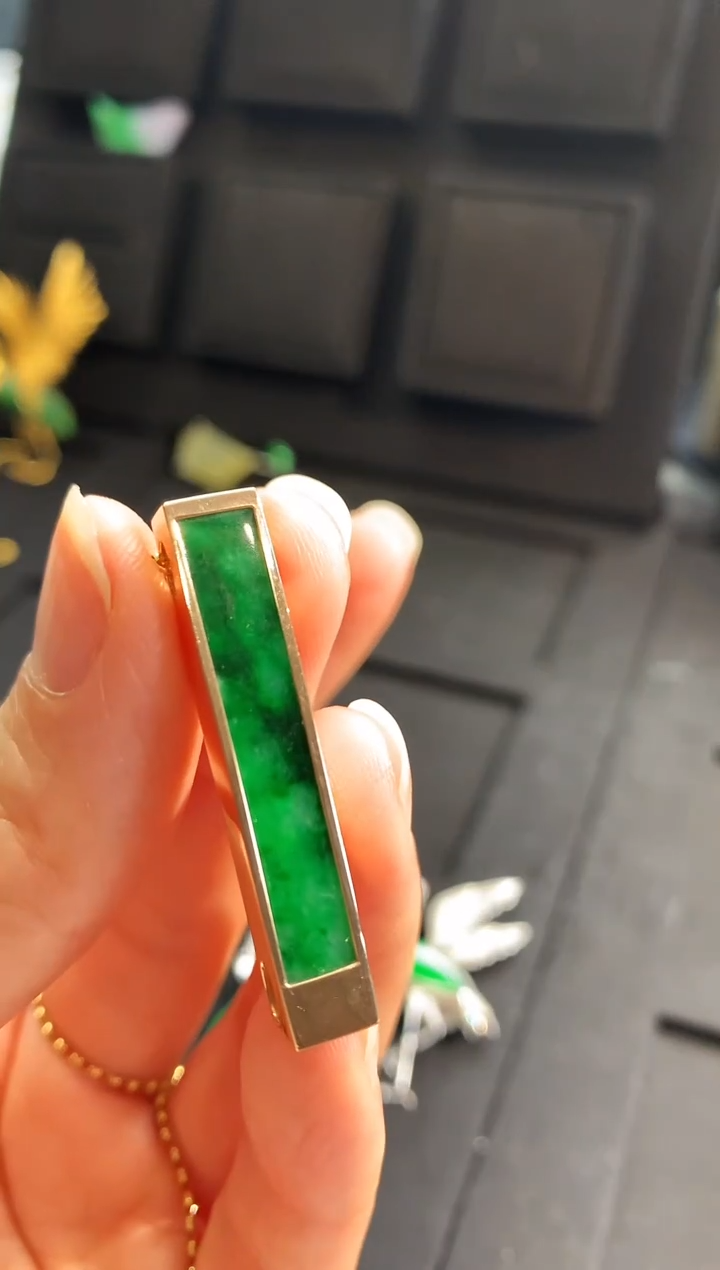 【闪购商品】翡翠吊坠(不含链)18K金镶嵌吊坠