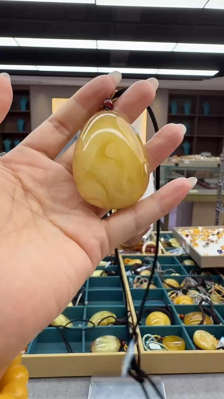 琥珀颈饰未镶嵌160秒拍号 假一罚三 