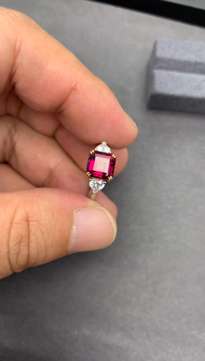 【闪购商品】石榴石戒指18K金镶嵌2.7克拉