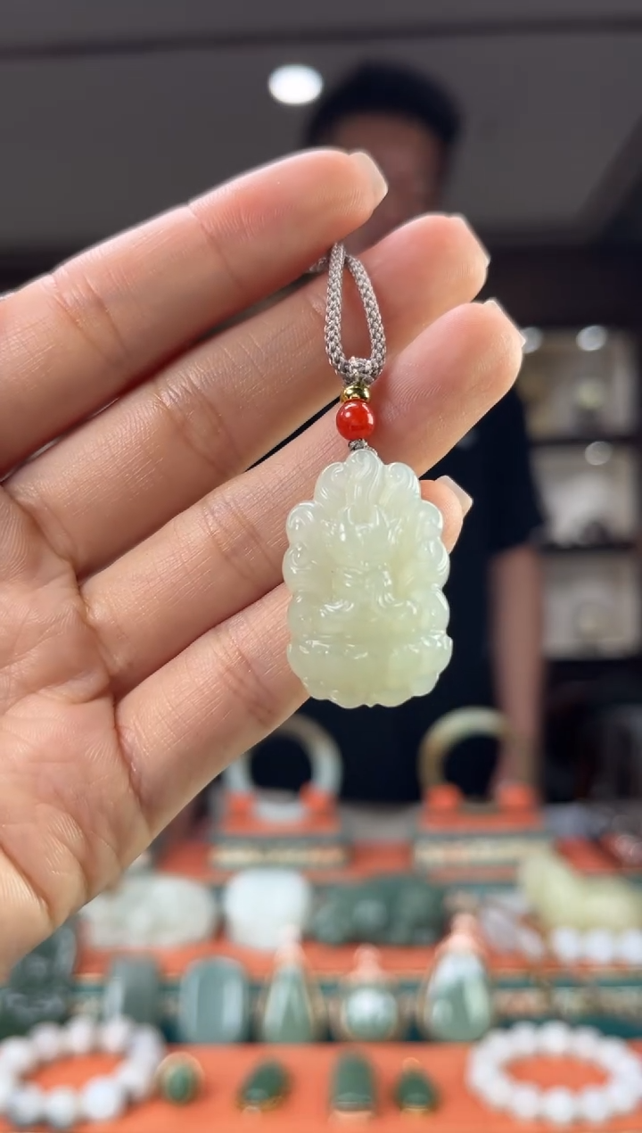 和田玉未镶嵌颈饰1