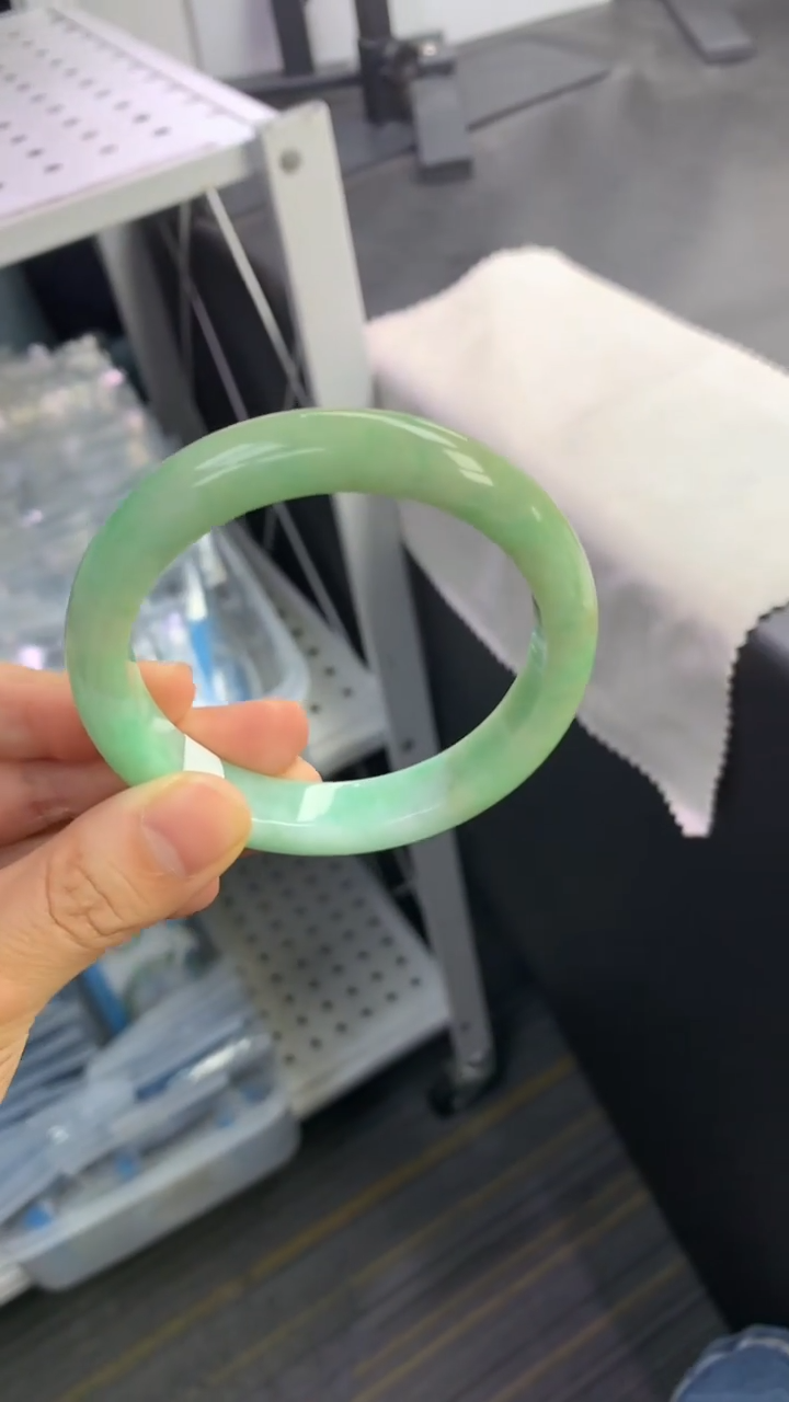 未镶嵌手镯翡翠退货需手镯吊牌标签完好