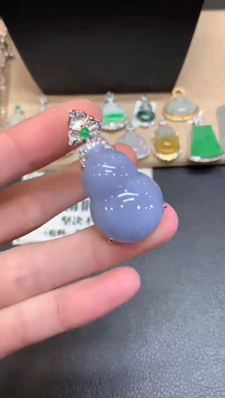 【闪购商品】翡翠颈饰18K金镶嵌葫芦【无服务费】