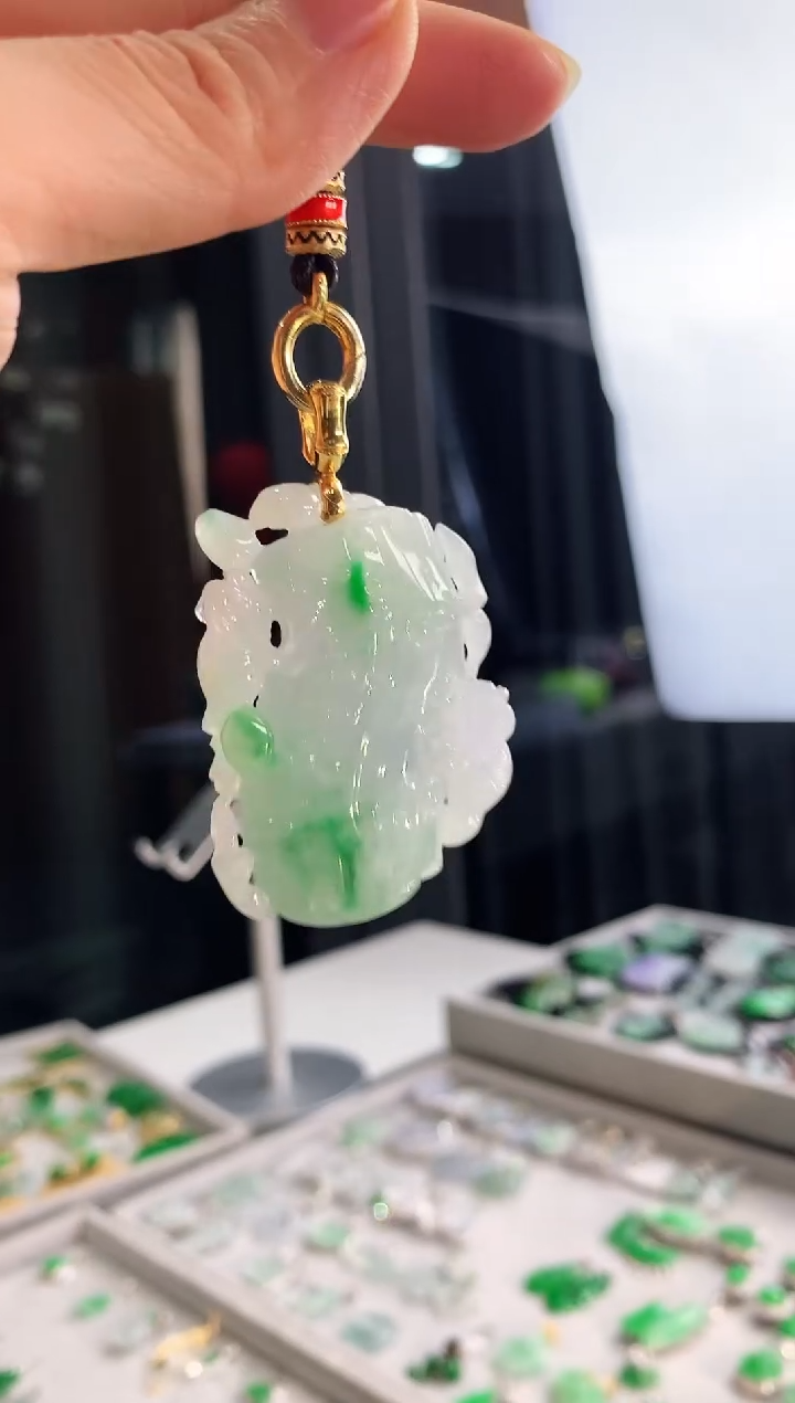 【闪购商品】翡翠吊坠(不含链)18K金镶嵌吊坠