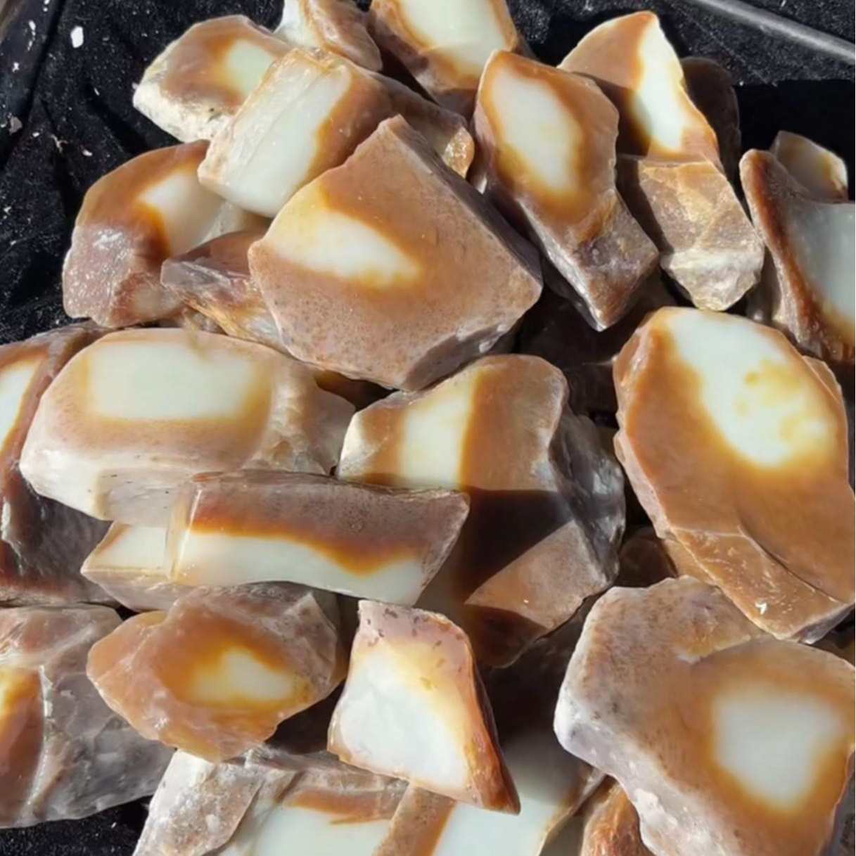 新疆装饰玉奇石摆件原石