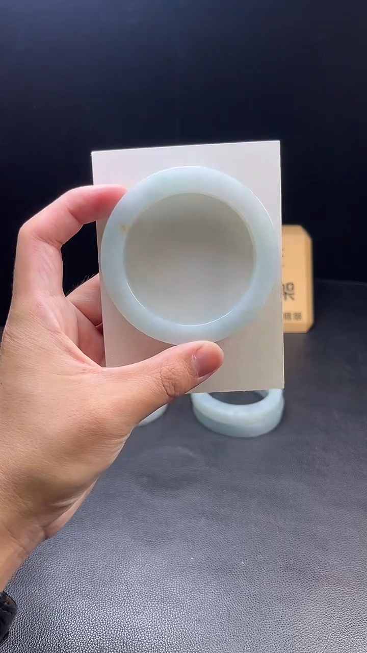 定制翡翠手镯未镶嵌以***样定制