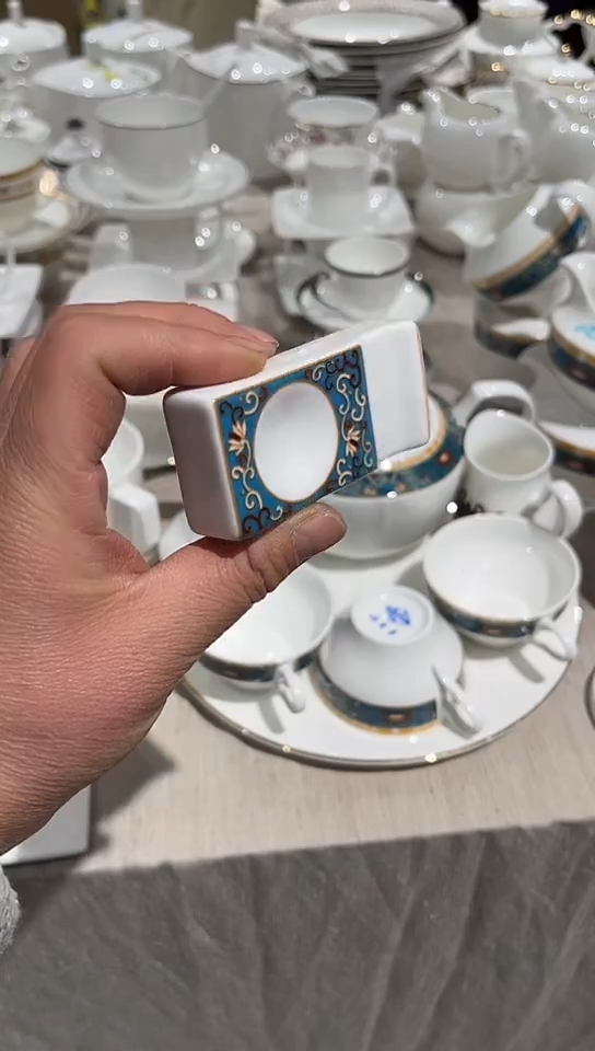 瓷缠枝恋筷子架1个