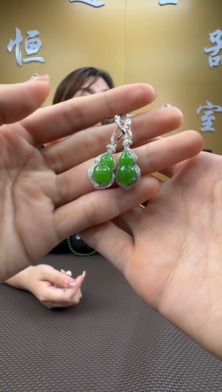 【闪购商品】和田玉耳饰18K金镶嵌一对