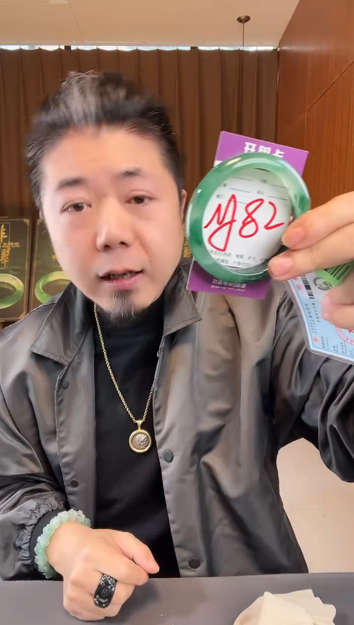 【闪购商品】石英质玉手镯未镶嵌非洲翠