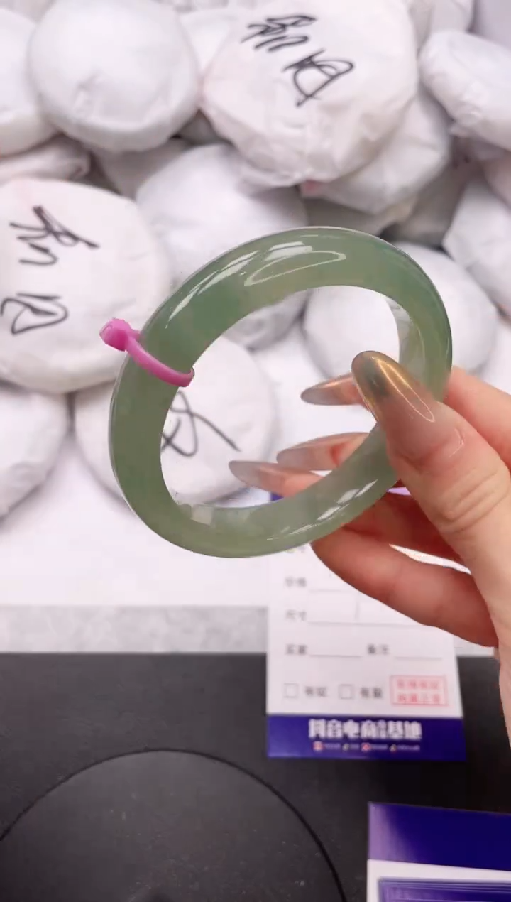 【闪购商品】石英质玉手镯未镶嵌3K87-58