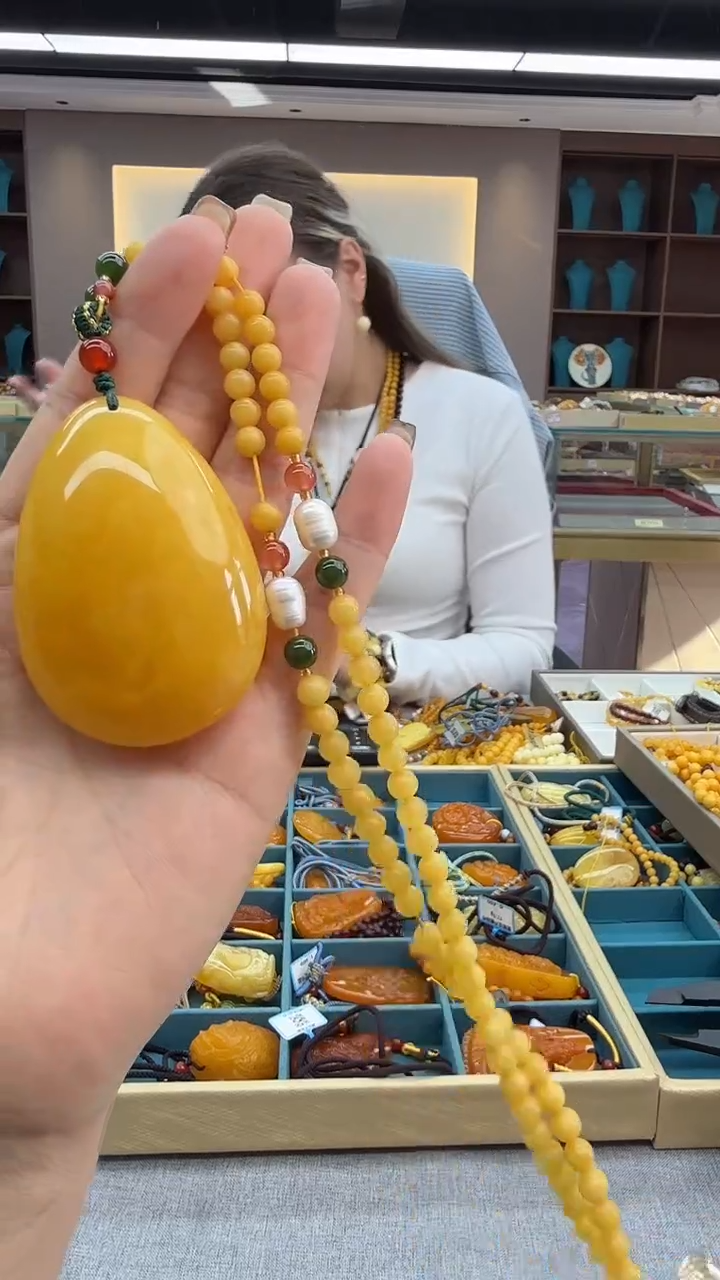 琥珀颈饰未镶嵌149秒拍号 假一罚三 