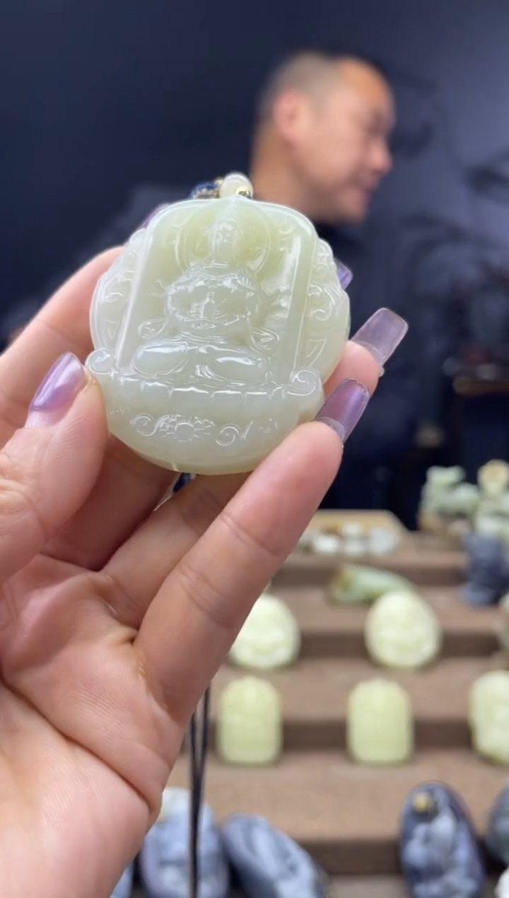 颈饰未镶嵌和田玉1