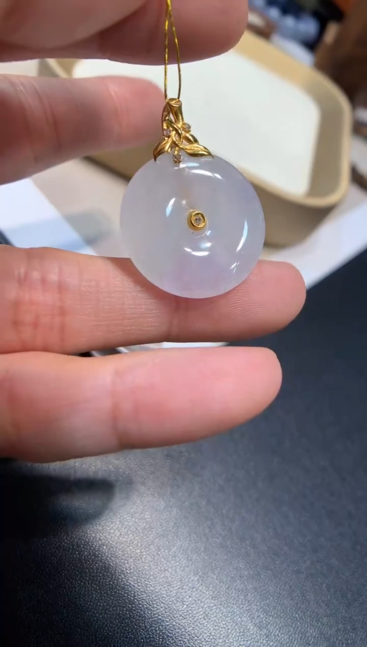 颈饰18K金镶嵌翡翠平安扣