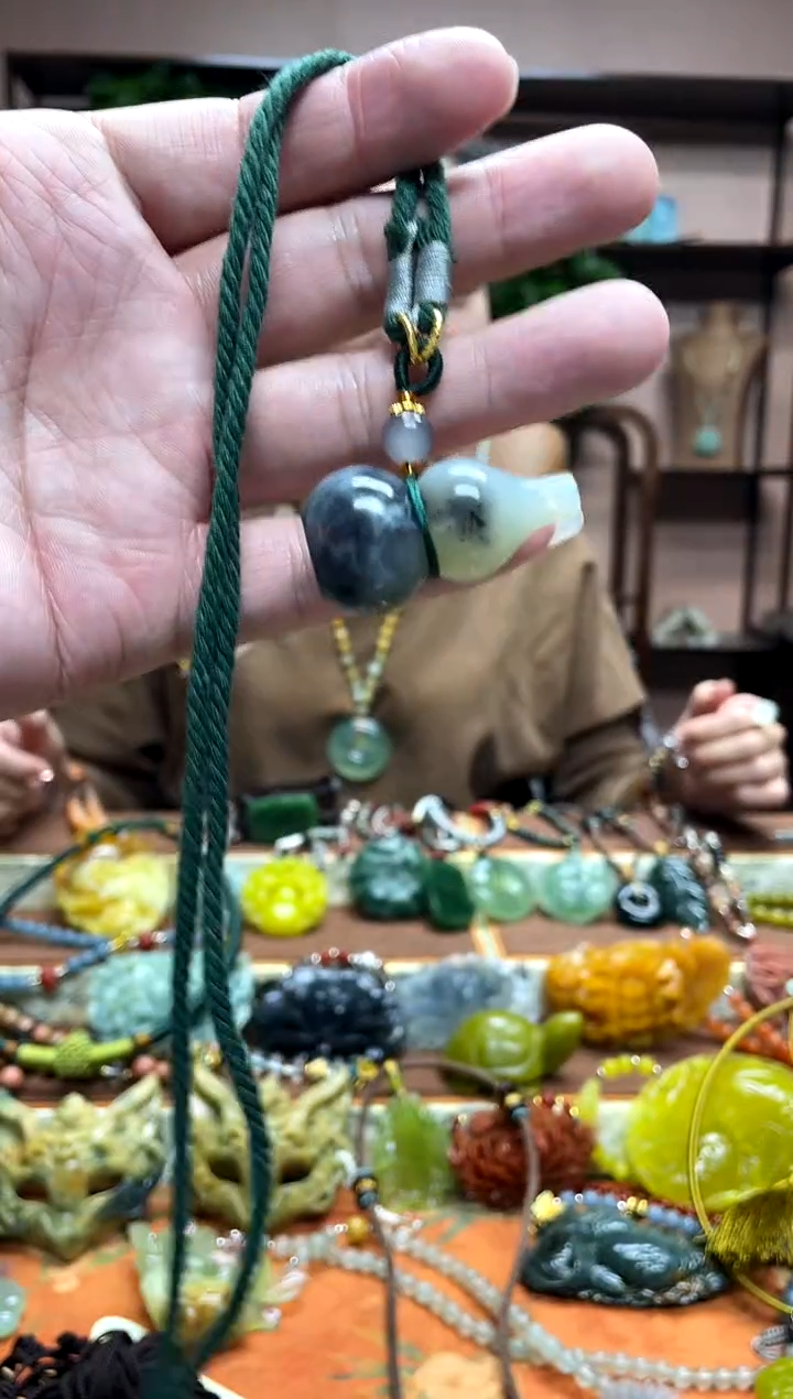 未镶嵌岫玉颈饰·4