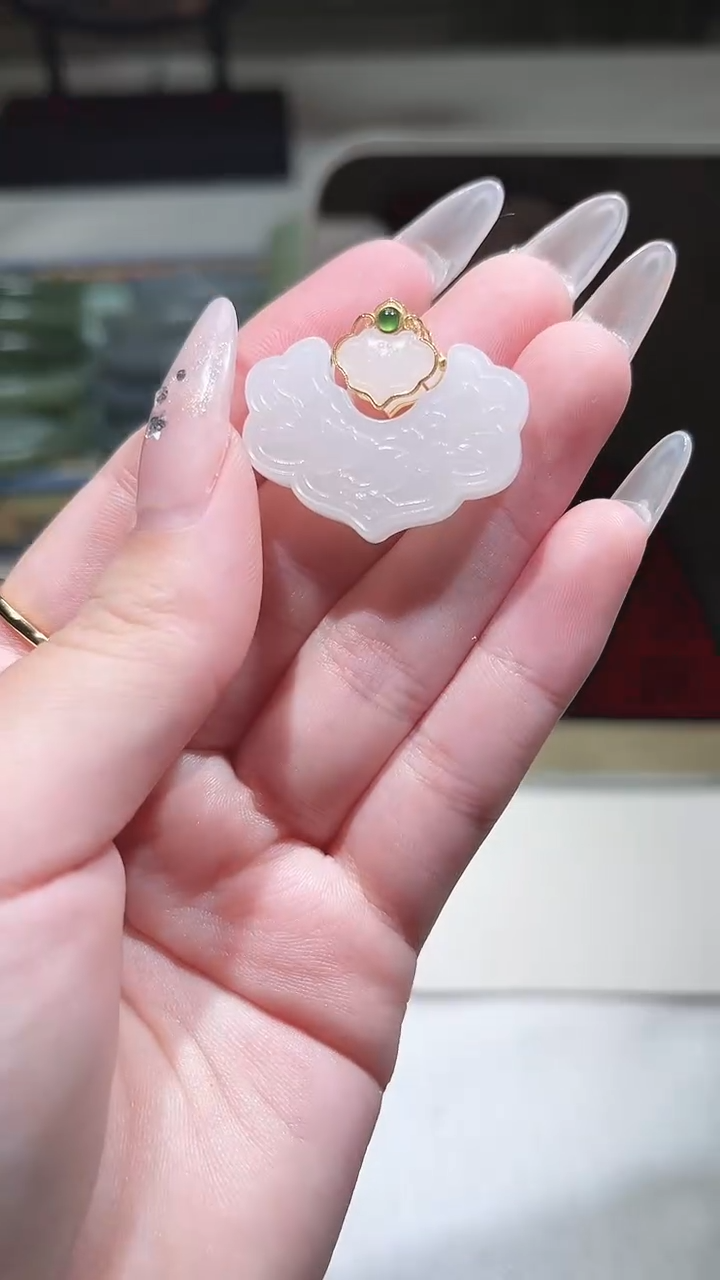 【闪购商品】和田玉颈饰18K金镶嵌白玉吊坠