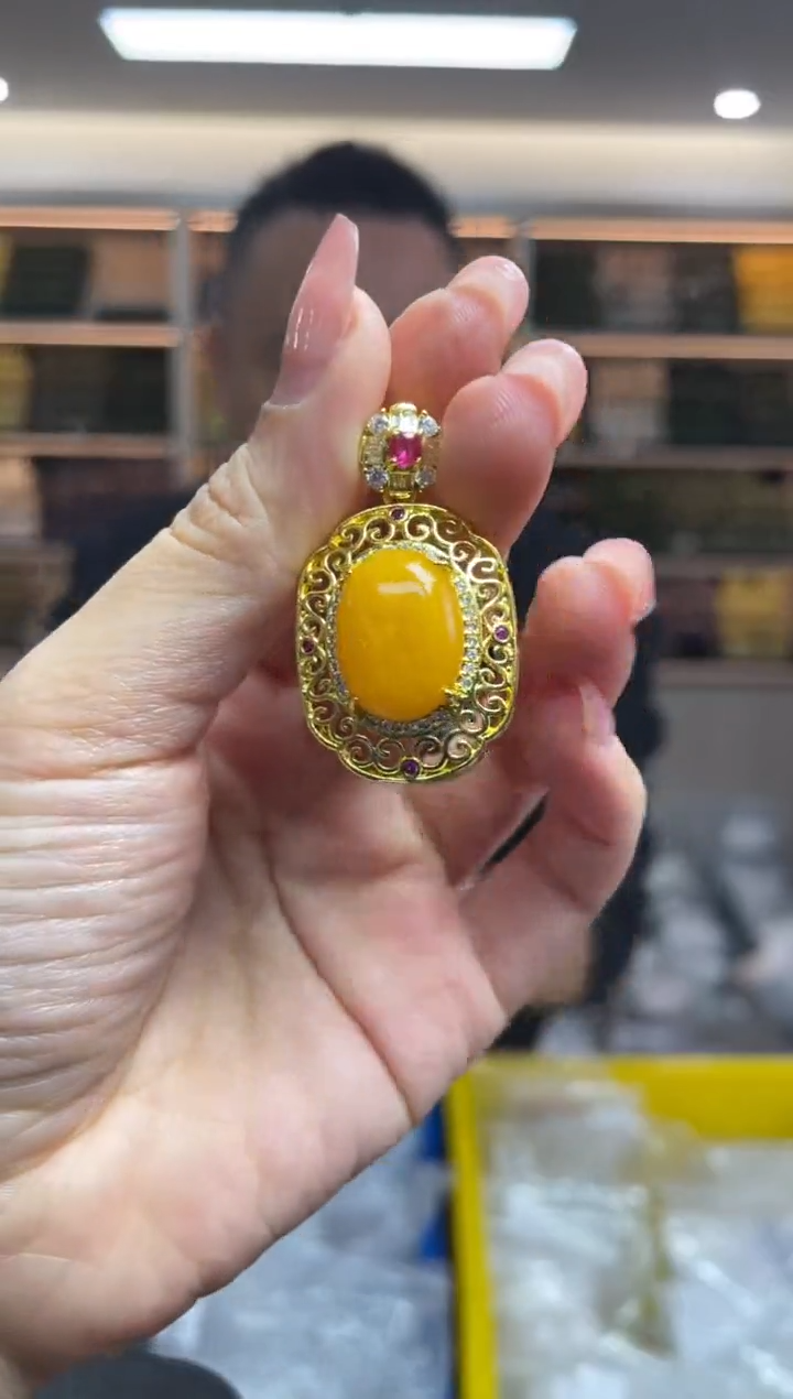 【闪购商品】蜜蜡裸石未镶嵌多样性发一件