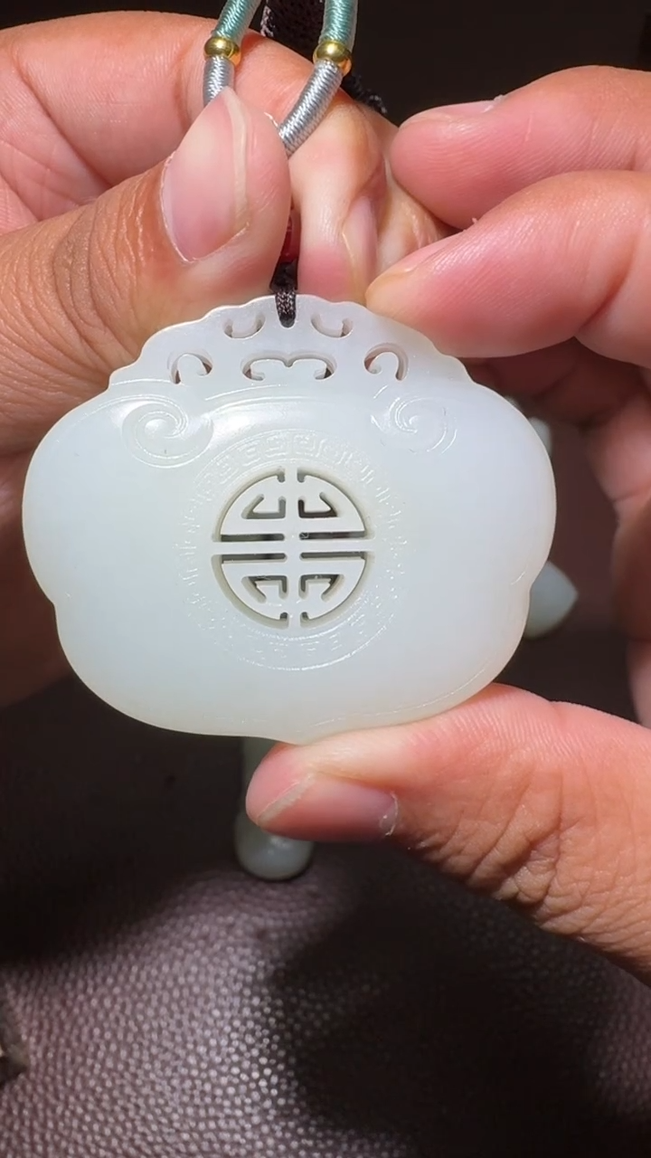 未镶嵌和田玉挂件和田玉