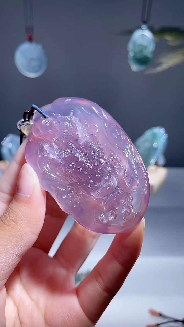 未镶嵌颈饰玛瑙/玉髓龙牌