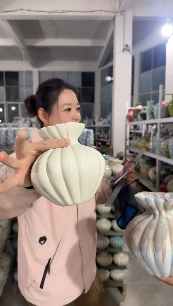 乳白色陶瓷小南瓜瓶