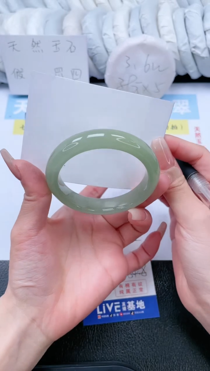 【闪购商品】石英质玉手镯未镶嵌T85-54.8