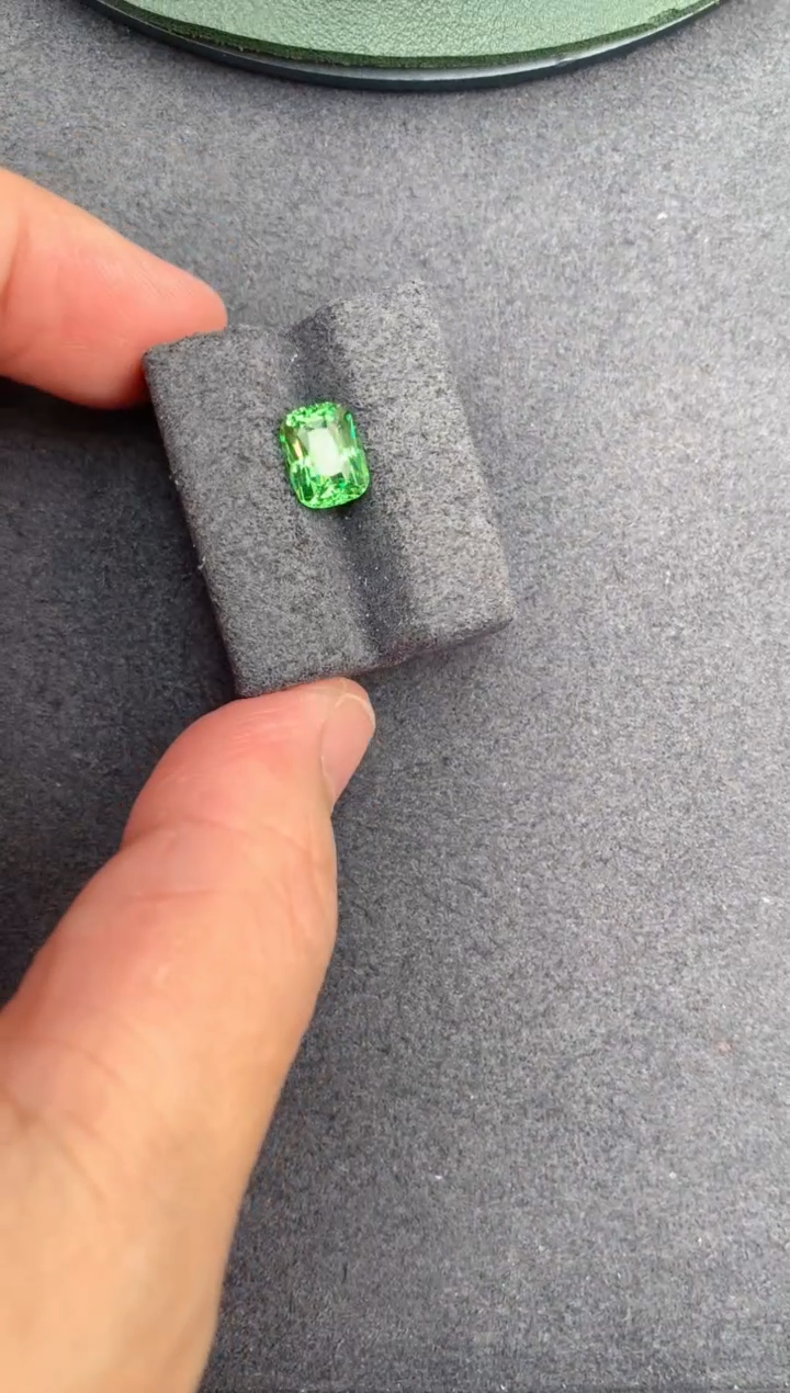 【闪购商品】石榴石（沙弗莱）裸石未镶嵌2.1ct沙弗莱