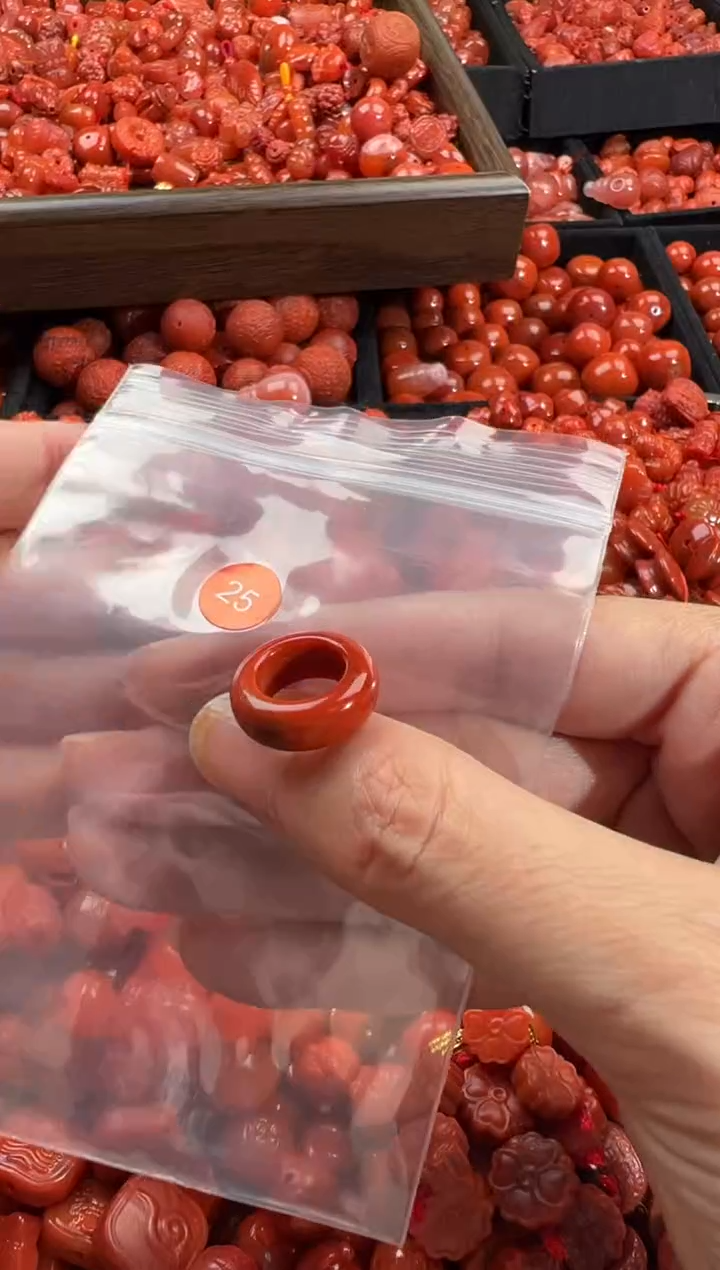 南红玛瑙未镶嵌颈饰1