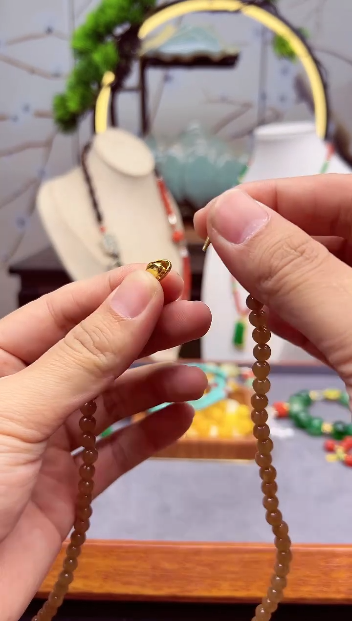 【闪购商品】和田玉（糖玉）颈饰14K金镶嵌X158``````