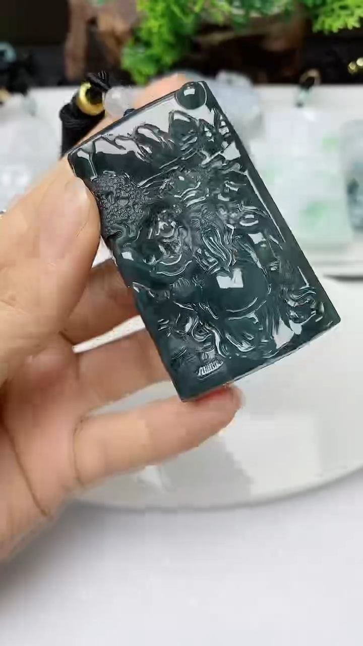 【闪购商品】翡翠颈饰未镶嵌         