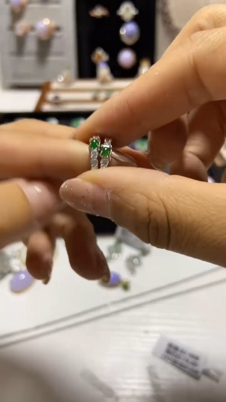 【闪购商品】翡翠戒指银S925镶嵌缅甸天然A翡翠耳钉