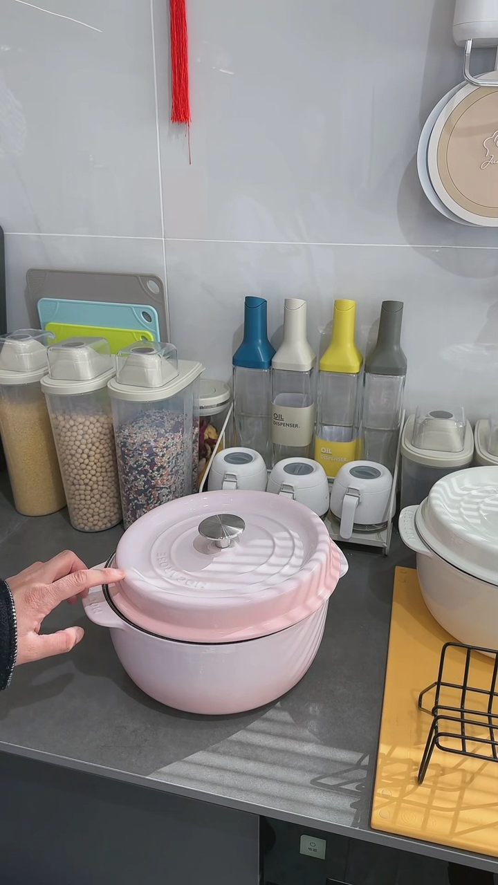 【闪购商品】瓷24cm粉色珐琅炖锅+送2隔热帽