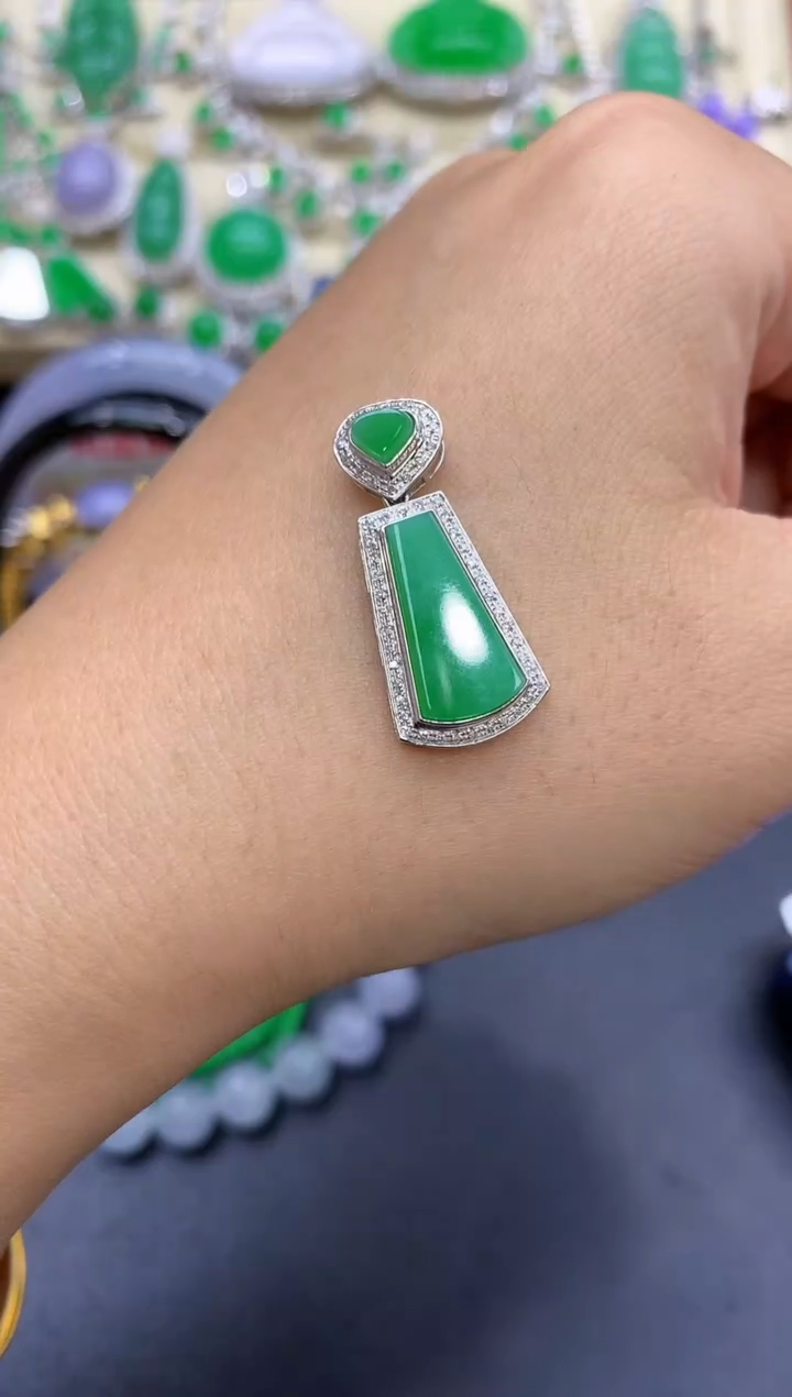 颈饰18K金镶嵌翡翠184-中国好珍宝