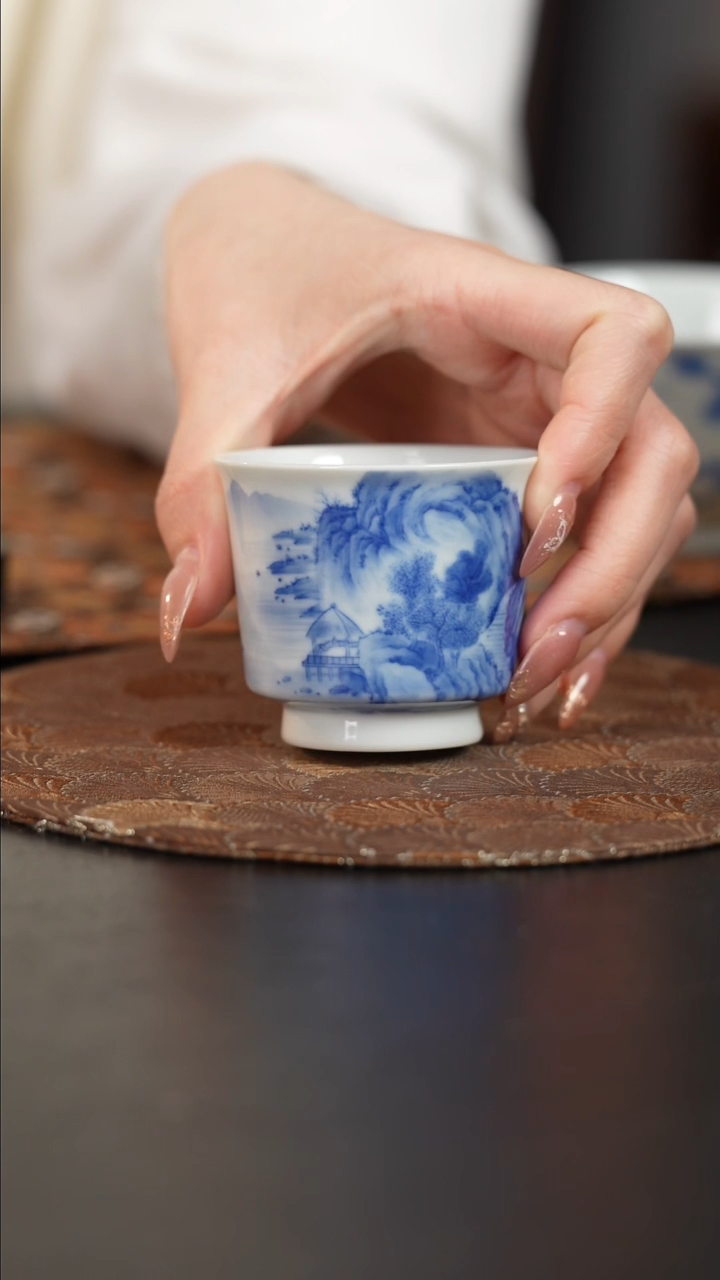 【闪购商品】杯看山柴窑青花山水