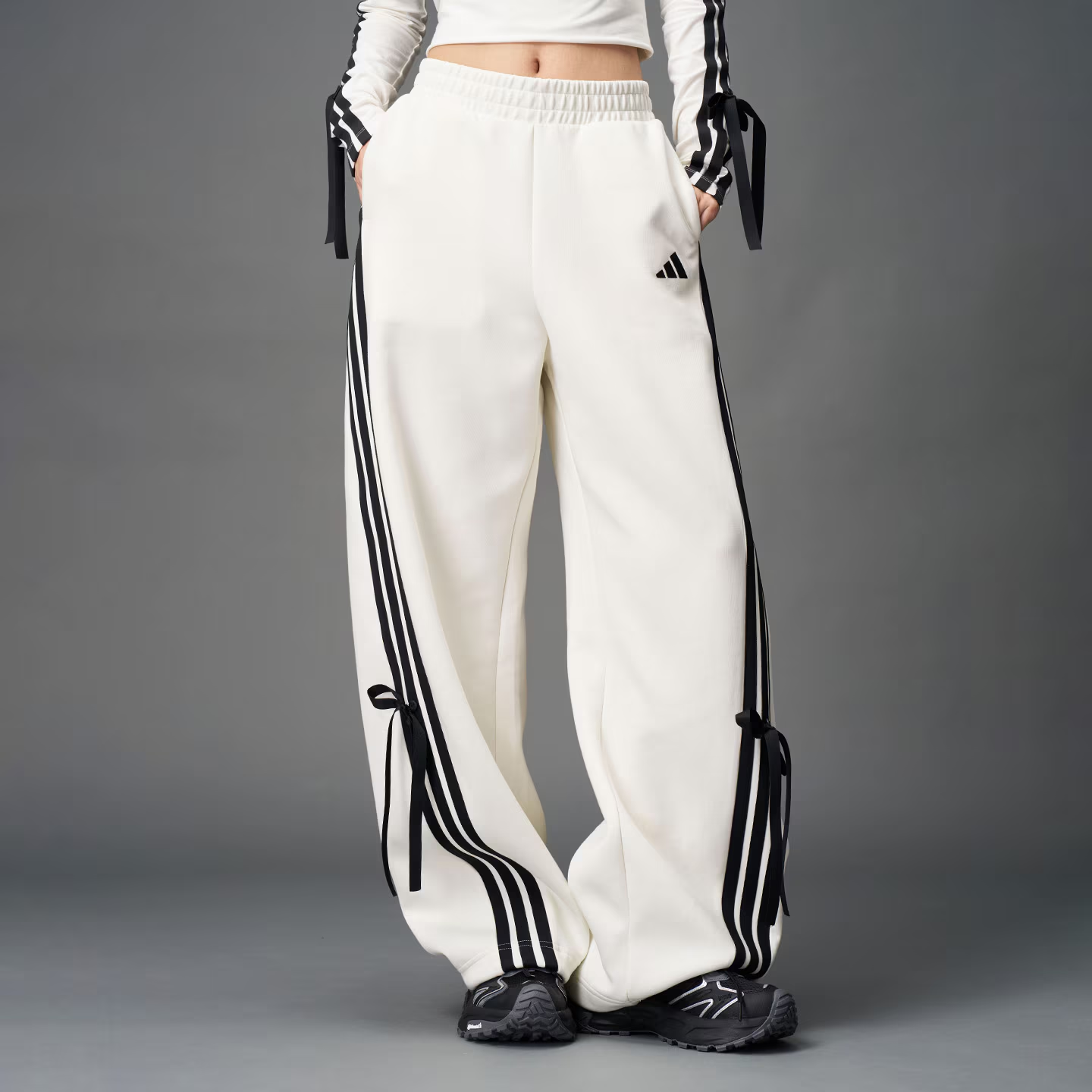 adidas/阿迪达斯阿迪达斯女款新款宽松舒适香蕉裤扭扭裤KG3857