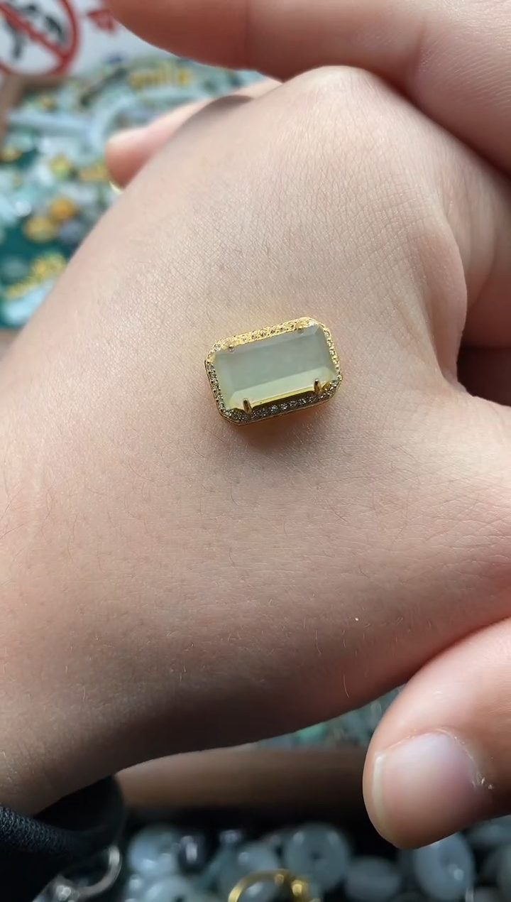 【闪购商品】翡翠颈饰未镶嵌哥哥