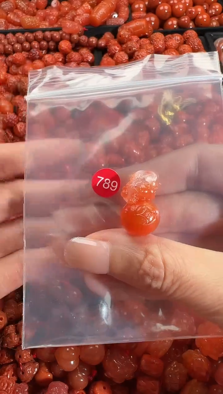 颈饰未镶嵌南红玛瑙1
