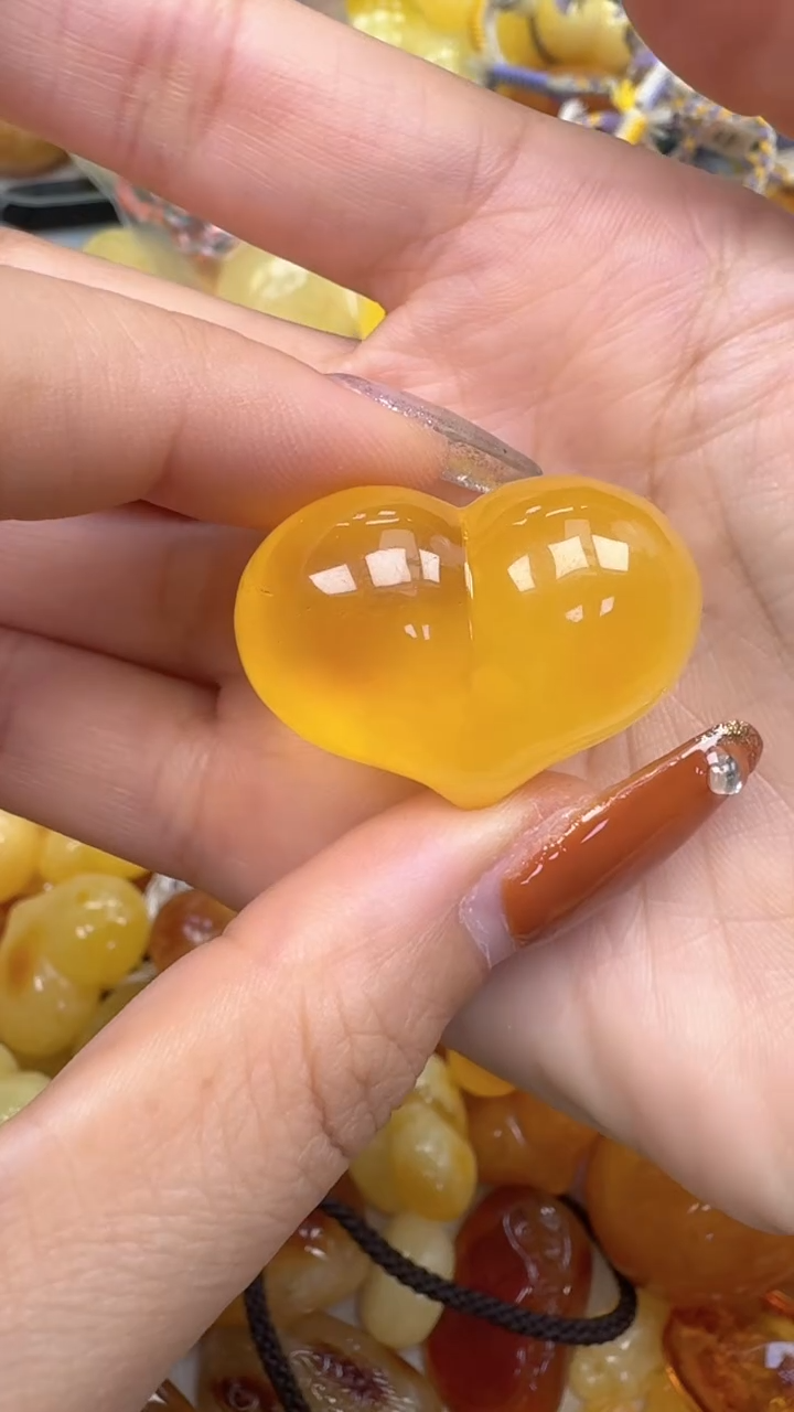 裸石琥珀未镶嵌如图