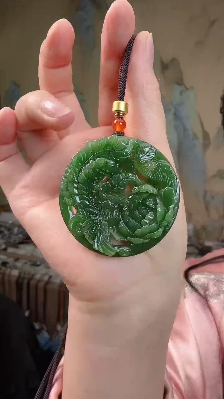 颈饰未镶嵌和田玉.