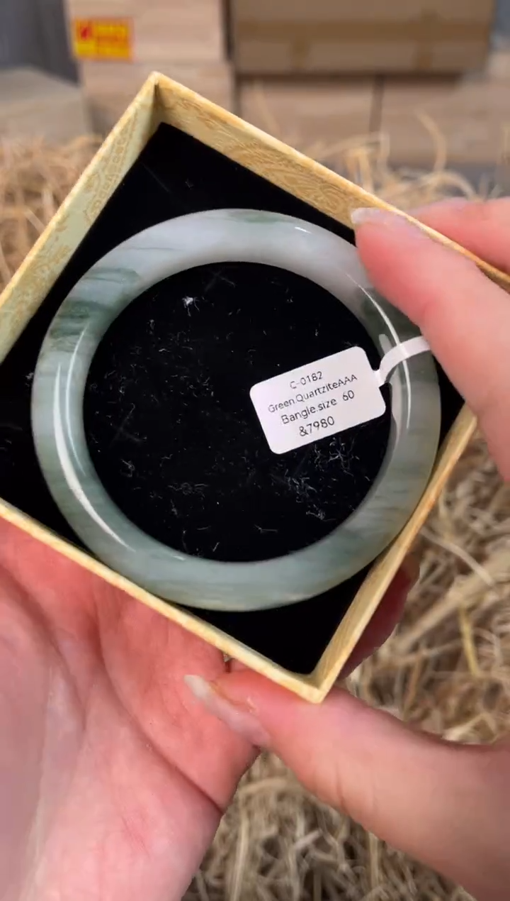 未镶嵌手镯石英质玉C-0182