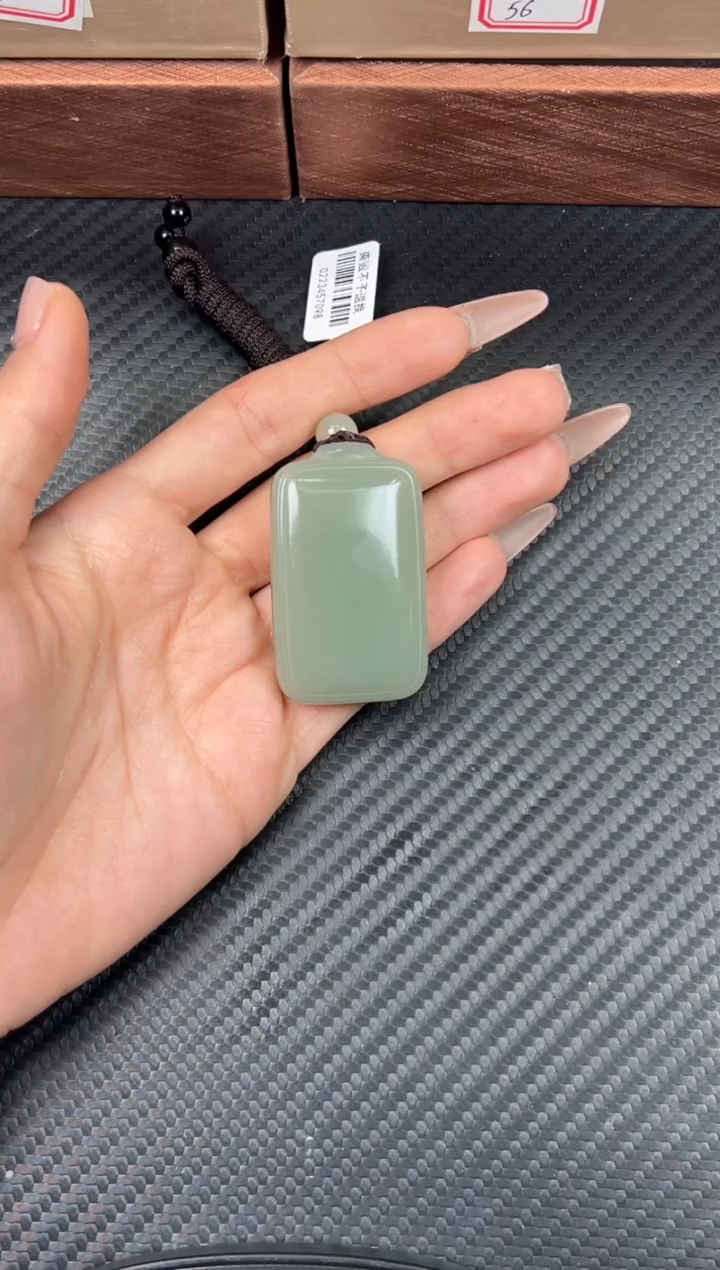 吊坠(赠链)未镶嵌和田玉且末近矿微色差吊坠