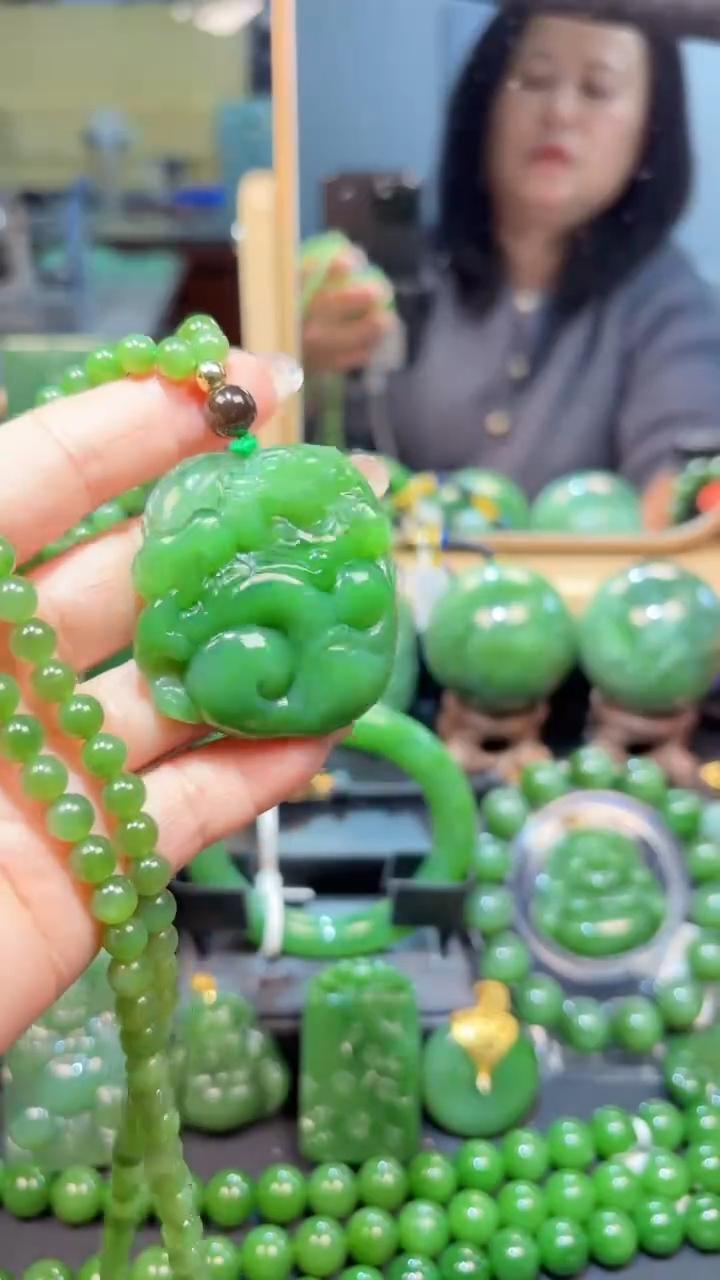 和田玉（碧玉）未镶嵌颈饰1